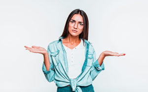 girl trying to decide between personal loans vs credit cards